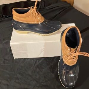 Size 8 Women's Brown Tommy Hilfiger Rain Boots